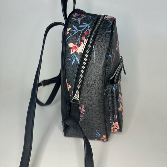 mini GUESS backpack with a floral pattern - Picture 4 of 13